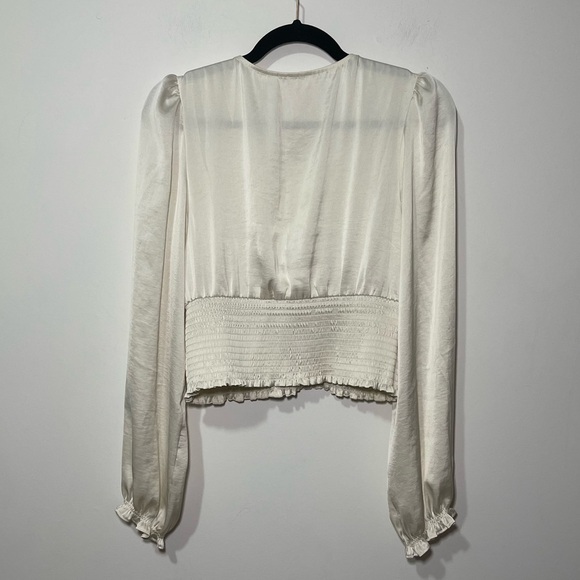 Aritzia Wilfred Women's Cream Wistful long puff sleeve v neck crop top blouse L - Picture 6 of 6